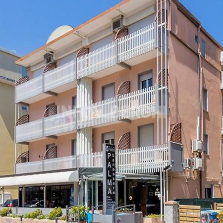 Hotel Palma Benessere Римини Екстериор снимка