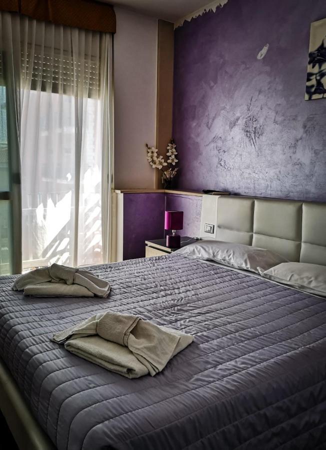 Hotel Palma Benessere Римини Екстериор снимка