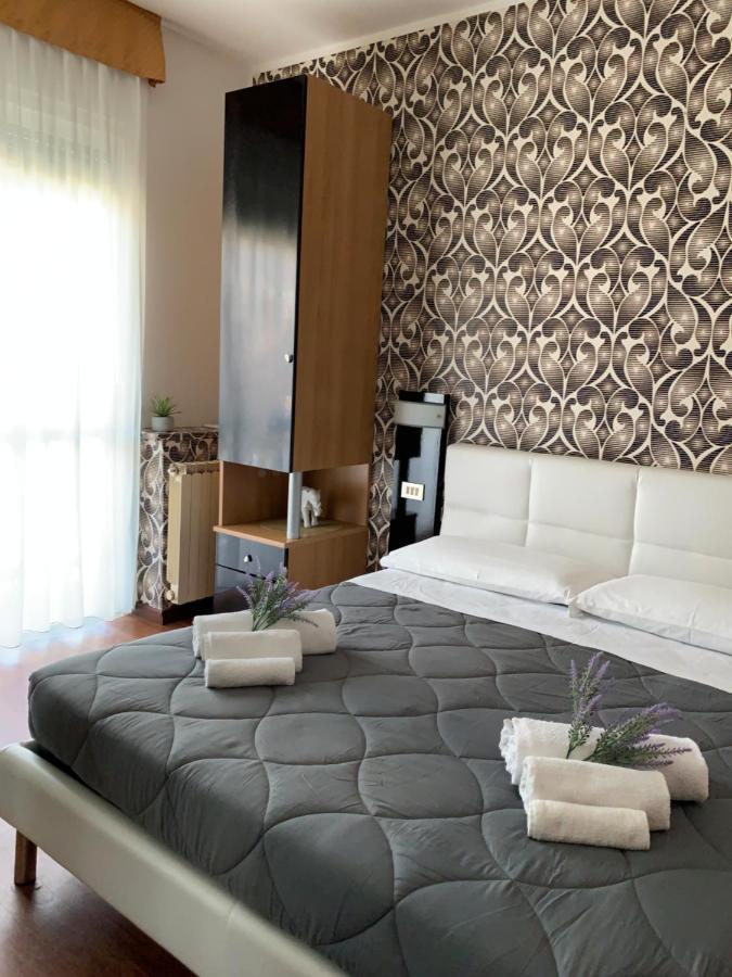 Hotel Palma Benessere Римини Екстериор снимка