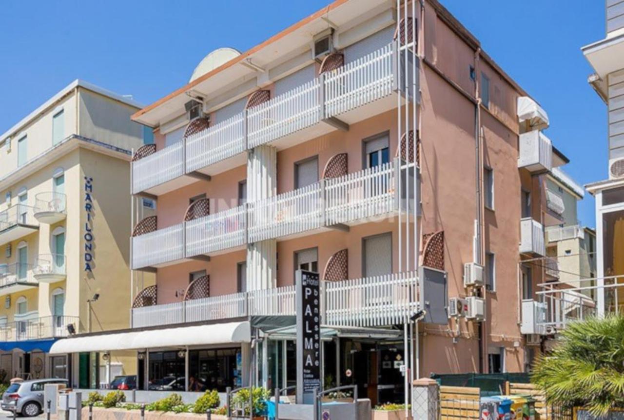 Hotel Palma Benessere Римини Екстериор снимка