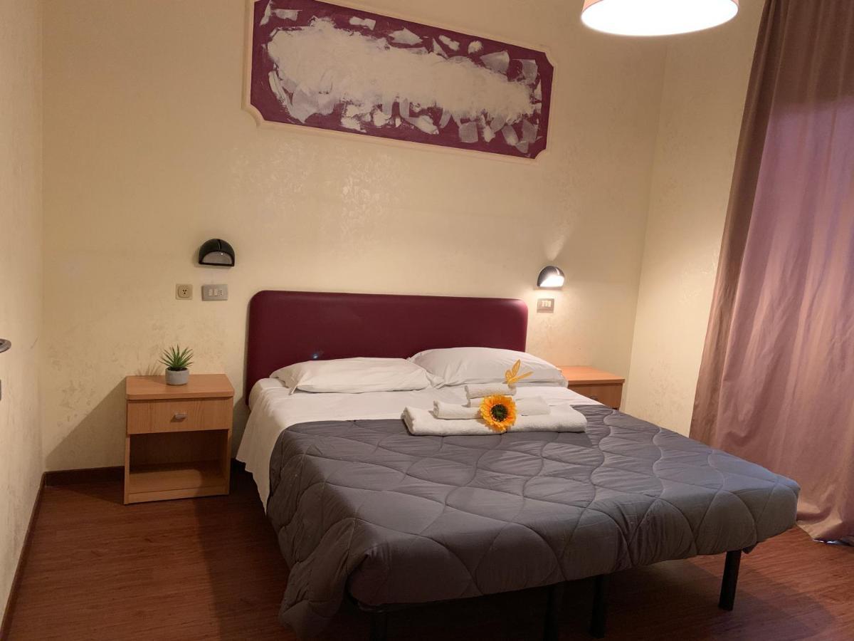 Hotel Palma Benessere Римини Екстериор снимка