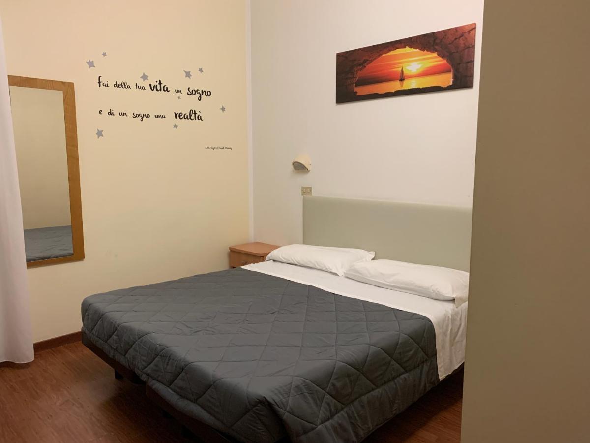 Hotel Palma Benessere Римини Екстериор снимка