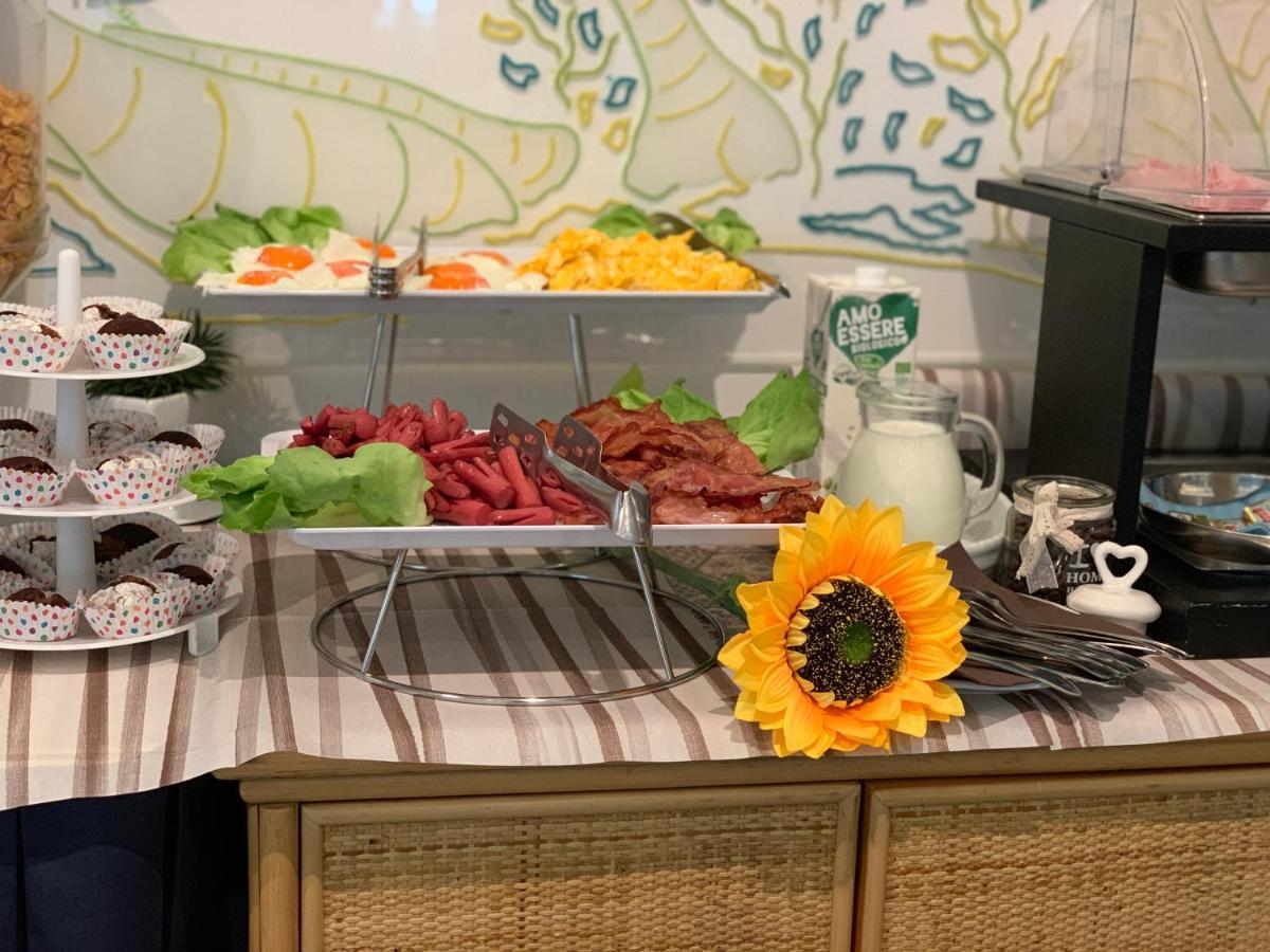 Hotel Palma Benessere Римини Екстериор снимка
