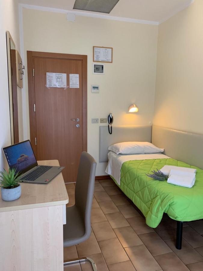Hotel Palma Benessere Римини Екстериор снимка