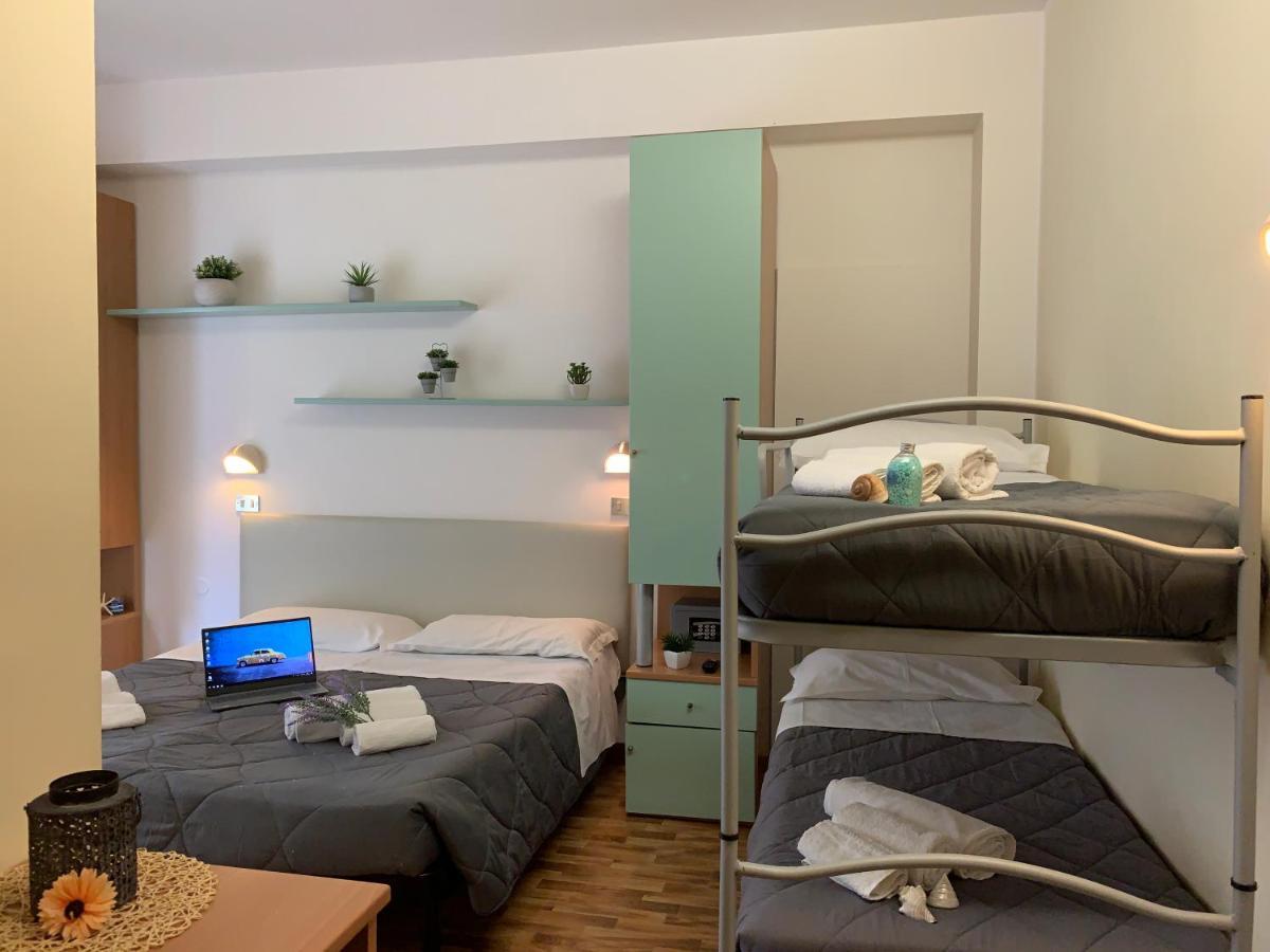 Hotel Palma Benessere Римини Екстериор снимка