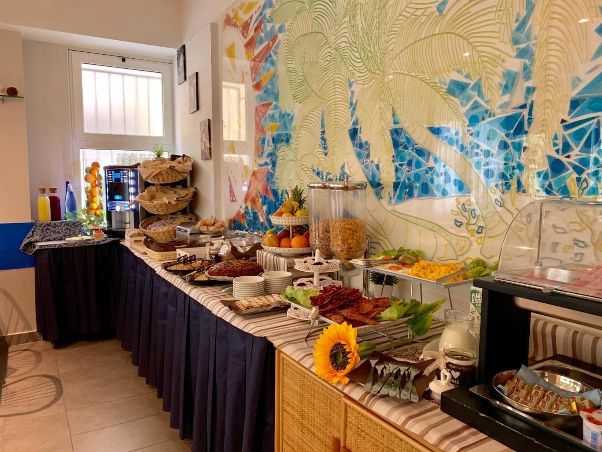 Hotel Palma Benessere Римини Екстериор снимка